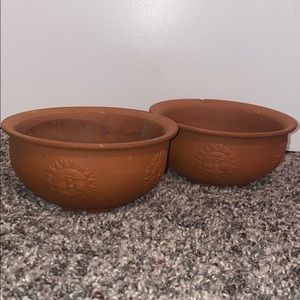 Pair of 2 terracotta planters! Cute sun faces!